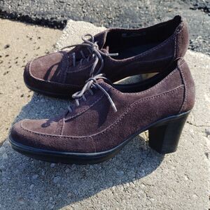 Clarks Bendables Sz 7.5 Booties Brown Suede Lace Up Heels Shoes
